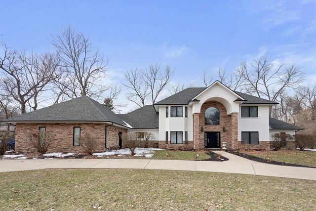 12 S Broadway, Beverly Shores, IN 46301