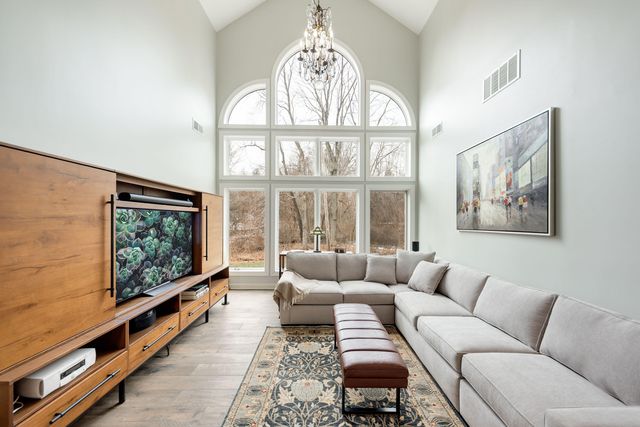 12 S Broadway, Beverly Shores, IN 46301