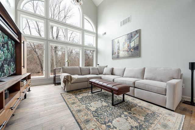 12 S Broadway, Beverly Shores, IN 46301