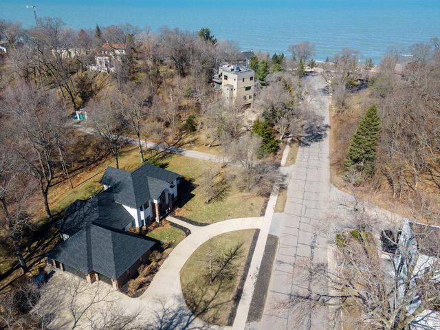 12 S Broadway, Beverly Shores, IN 46301