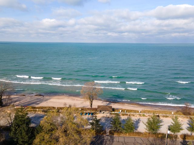 12 S Broadway, Beverly Shores, IN 46301