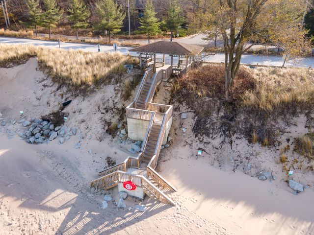 12 S Broadway, Beverly Shores, IN 46301