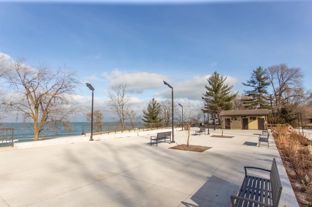 12 S Broadway, Beverly Shores, IN 46301