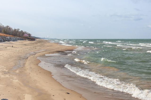 12 S Broadway, Beverly Shores, IN 46301