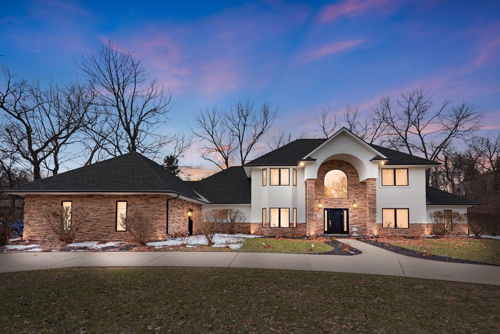 12 S Broadway, Beverly Shores, IN 46301