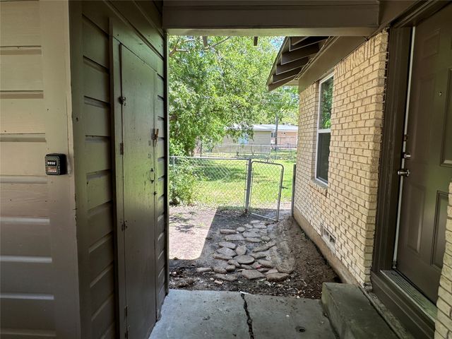 1928 Las Cruces Lane, Dallas, TX 75217