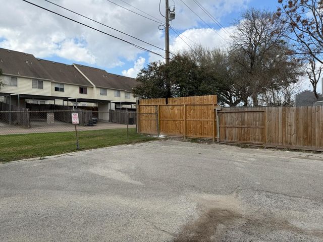 3974 Belle Park Drive 3974, Houston, TX 77072