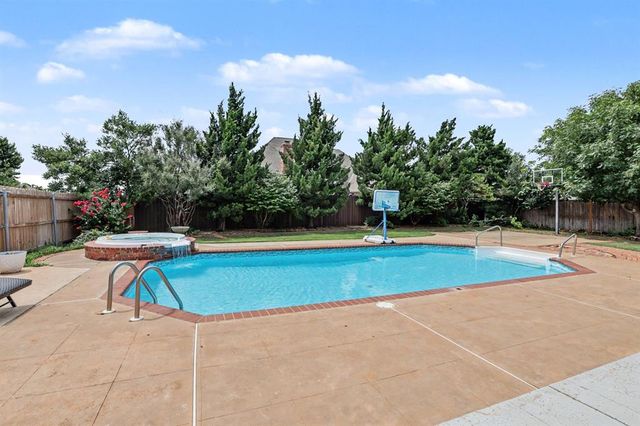 13801 Plantation Way, Edmond, OK 73013