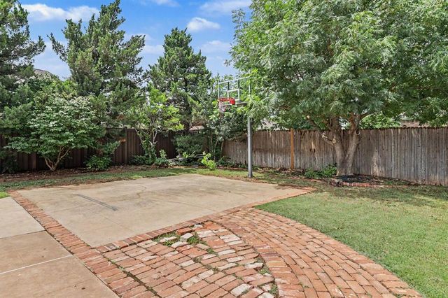 13801 Plantation Way, Edmond, OK 73013