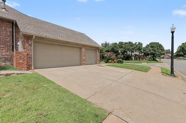 13801 Plantation Way, Edmond, OK 73013