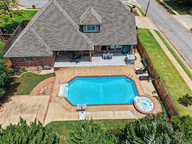 13801 Plantation Way, Edmond, OK 73013
