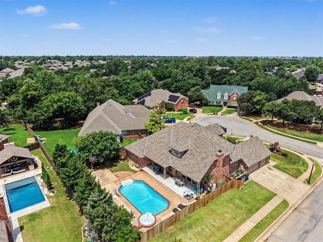 13801 Plantation Way, Edmond, OK 73013