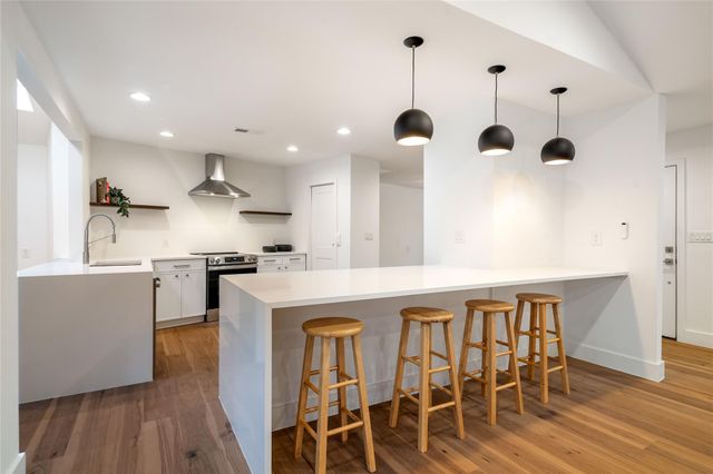 8707 White Cliff DR, Austin, TX 78759