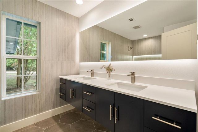 8707 White Cliff DR, Austin, TX 78759