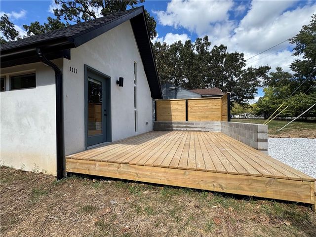 1111 South Ray Avenue A, Fayetteville, AR 72701