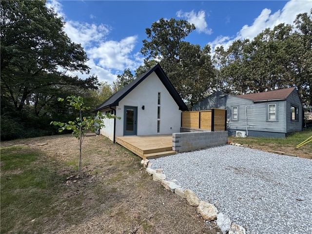 1111 South Ray Avenue A, Fayetteville, AR 72701