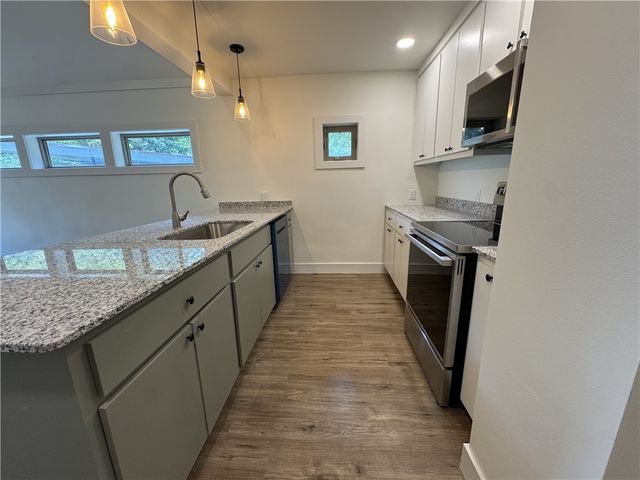 1111 South Ray Avenue A, Fayetteville, AR 72701