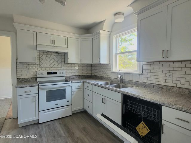 1403 E MCCARTY STREET, Jefferson City, MO 65101