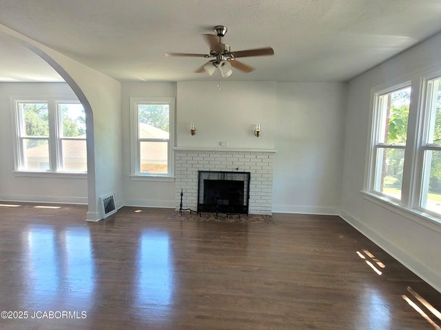 1403 E MCCARTY STREET, Jefferson City, MO 65101