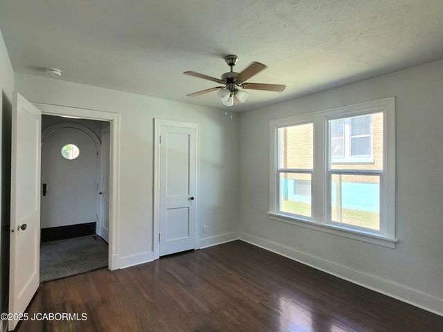 1403 E MCCARTY STREET, Jefferson City, MO 65101