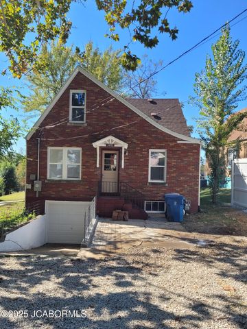 1403 E MCCARTY STREET, Jefferson City, MO 65101