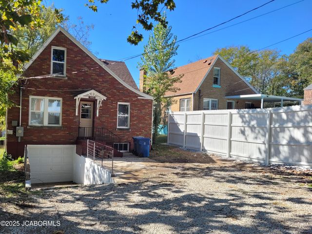 1403 E MCCARTY STREET, Jefferson City, MO 65101