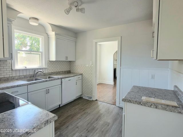 1403 E MCCARTY STREET, Jefferson City, MO 65101