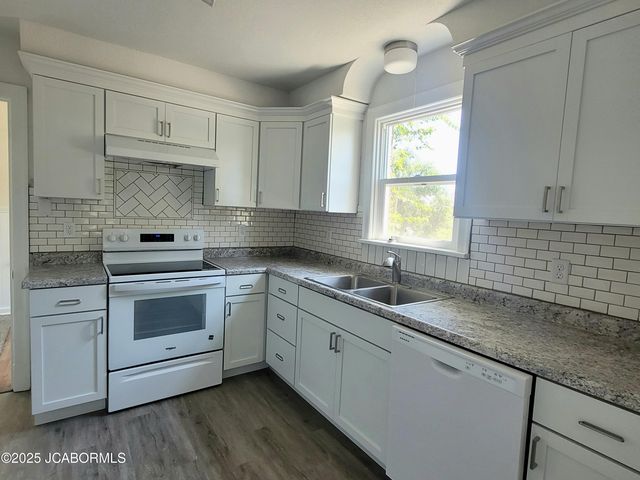 1403 E MCCARTY STREET, Jefferson City, MO 65101