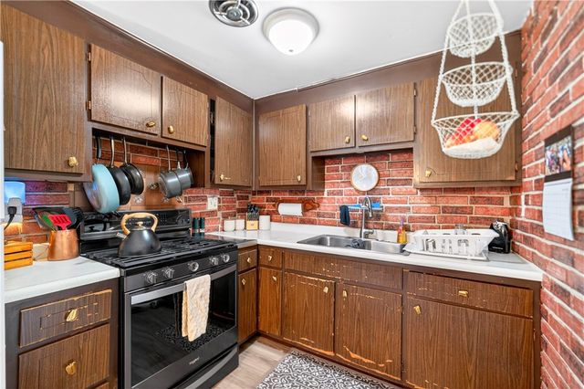 1805 Cedaridge Drive, South Park, PA 15129