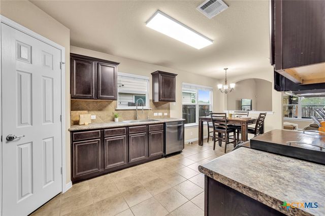 945 Lauren Street, New Braunfels, TX 78130