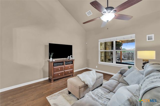 945 Lauren Street, New Braunfels, TX 78130