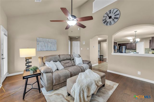 945 Lauren Street, New Braunfels, TX 78130