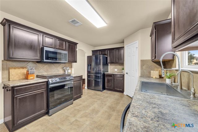 945 Lauren Street, New Braunfels, TX 78130