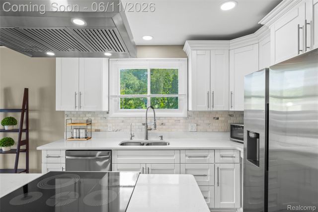 4661 Sashabaw Road, Waterford Charter Township, MI 48329