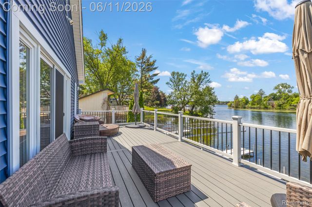 4661 Sashabaw Road, Waterford Charter Township, MI 48329