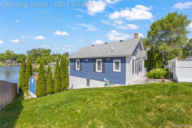4661 Sashabaw Road, Waterford Charter Township, MI 48329