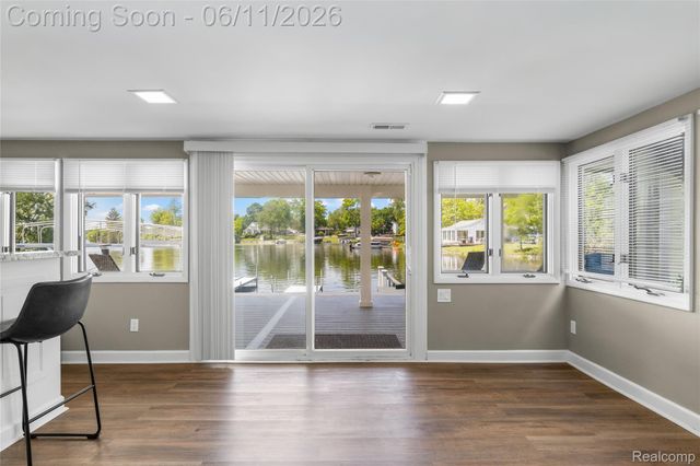 4661 Sashabaw Road, Waterford Charter Township, MI 48329