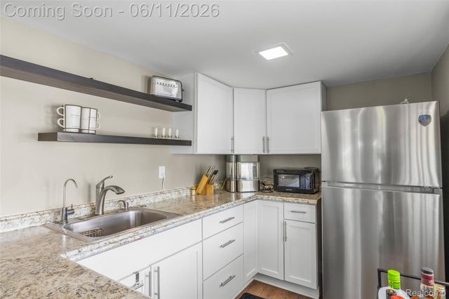4661 Sashabaw Road, Waterford Charter Township, MI 48329
