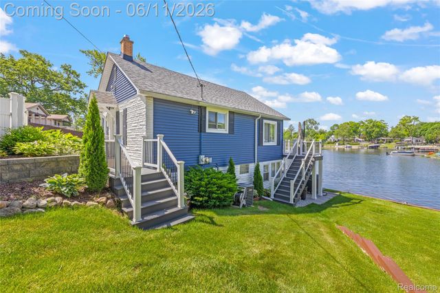 4661 Sashabaw Road, Waterford Charter Township, MI 48329