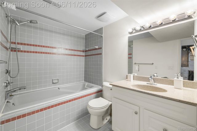 4661 Sashabaw Road, Waterford Charter Township, MI 48329