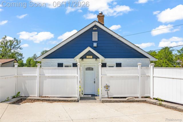 4661 Sashabaw Road, Waterford Charter Township, MI 48329