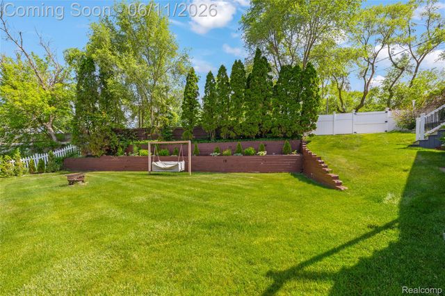4661 Sashabaw Road, Waterford Charter Township, MI 48329