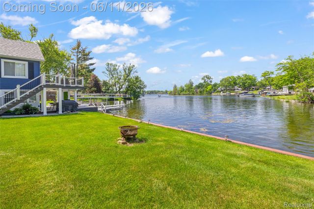 4661 Sashabaw Road, Waterford Charter Township, MI 48329