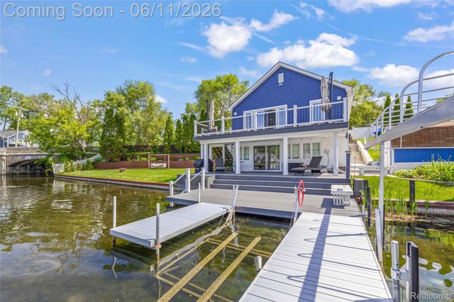 4661 Sashabaw Road, Waterford Charter Township, MI 48329