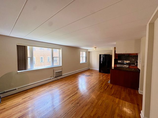 2115 W Farwell Avenue 202, Chicago, IL 60645