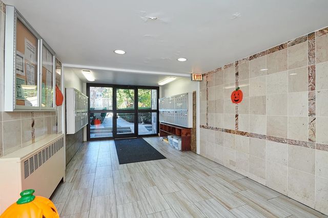 2115 W Farwell Avenue 202, Chicago, IL 60645