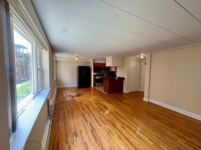 2115 W Farwell Avenue 202, Chicago, IL 60645