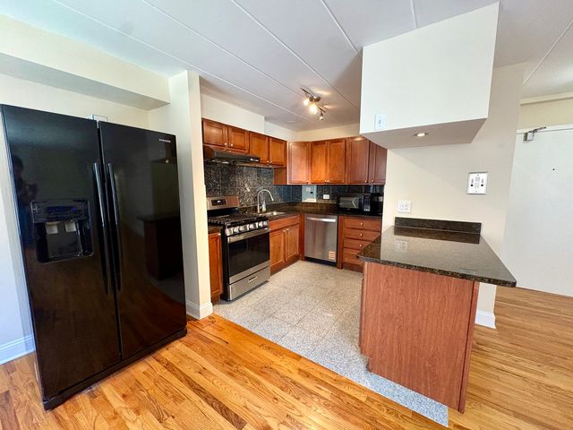 2115 W Farwell Avenue 202, Chicago, IL 60645