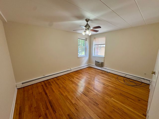 2115 W Farwell Avenue 202, Chicago, IL 60645