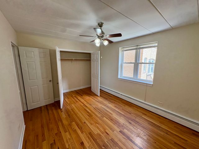 2115 W Farwell Avenue 202, Chicago, IL 60645